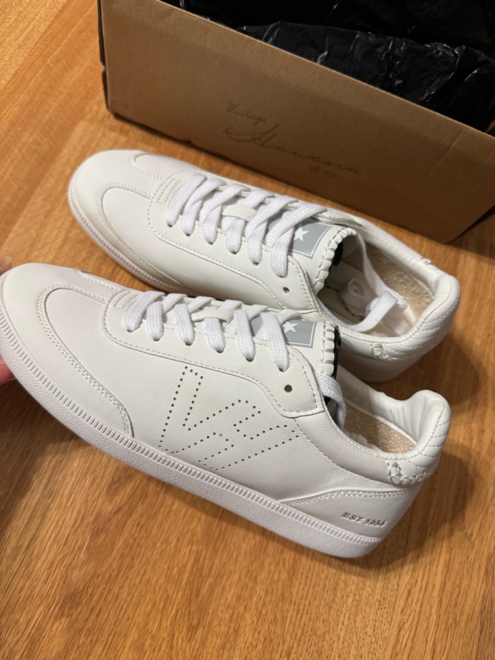 VINTAGE HAVANA Women’s Sneakers CRISP - PURE WHITE Size 9 Sold Out Online